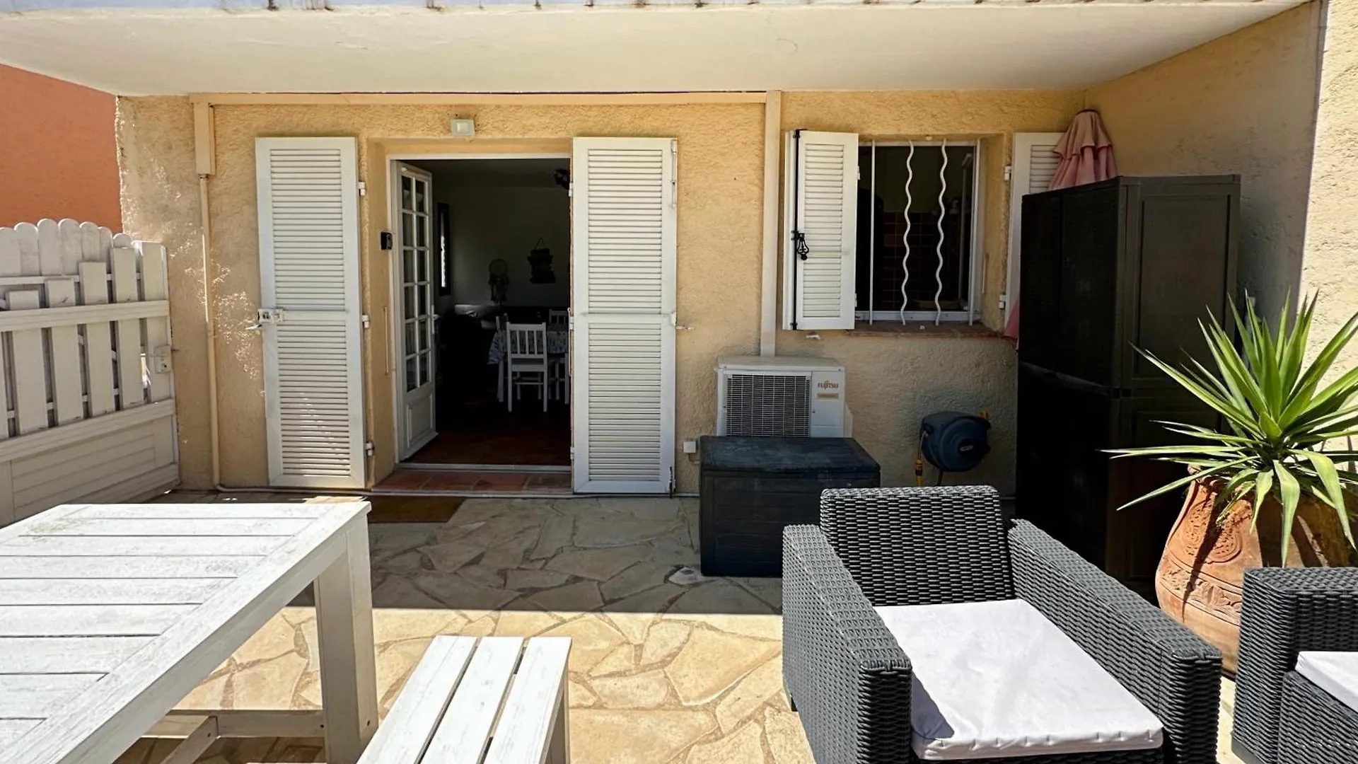 Superbe Emplacement , terrasse et parking! Saint-Tropez France