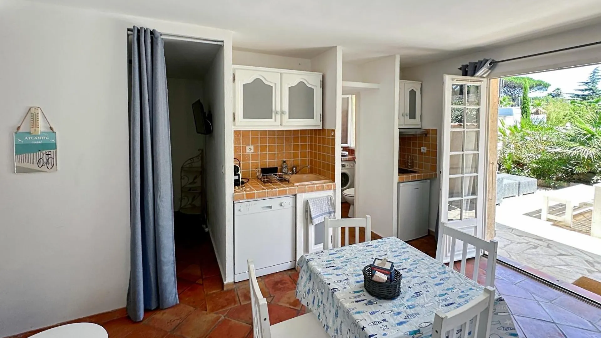 Superbe Emplacement , terrasse et parking! Saint-Tropez 0*,  France