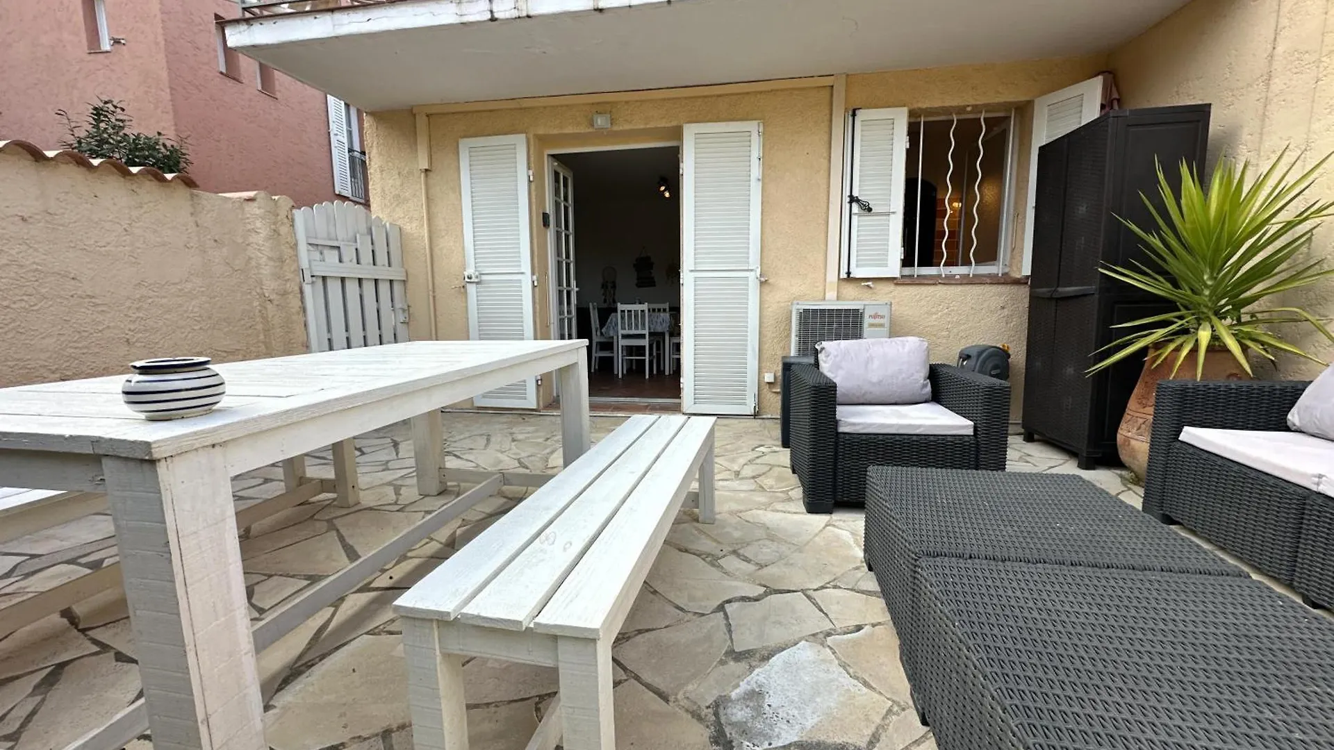 Superbe Emplacement , terrasse et parking! Saint-Tropez